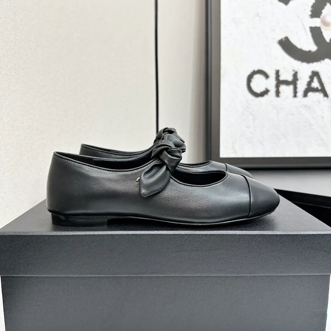 👟👟Ex-factory price 480👟👟 Women's Shoes Women's Clothing Chanel 25C Early Spring Mary Jane Shoes Series This season's shoes are great! The pure black Mary Jane is very comfortable on the feet and the upper leather is also very soft, so you don’t have to worry about rubbing your feet. The bunny ears are also very cute, and the black and white color matching and black fabric cover are very nice. Upper cowhide, inner sheepskin, leather outsole Size: 35-39 40/41 customized